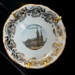 Limoges France Chartres La Cathedrale Souviner porcelain 3.5" Mini platew/stand